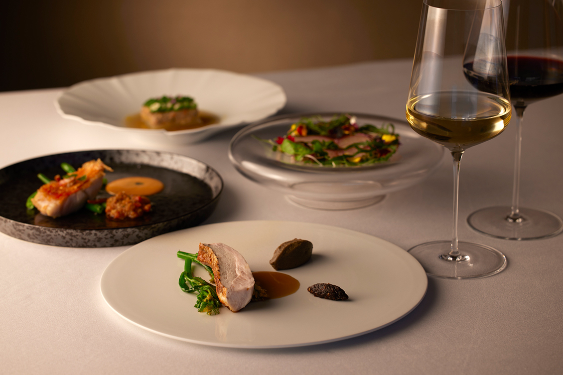 Restaurant Bellustarのコース料理とワイン