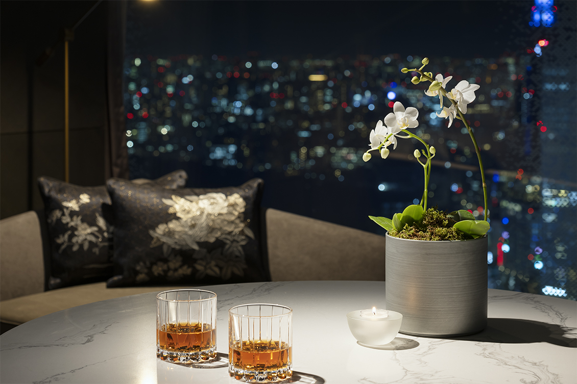 新宿の夜景を望むBELLUSTAR TOKYOの客室